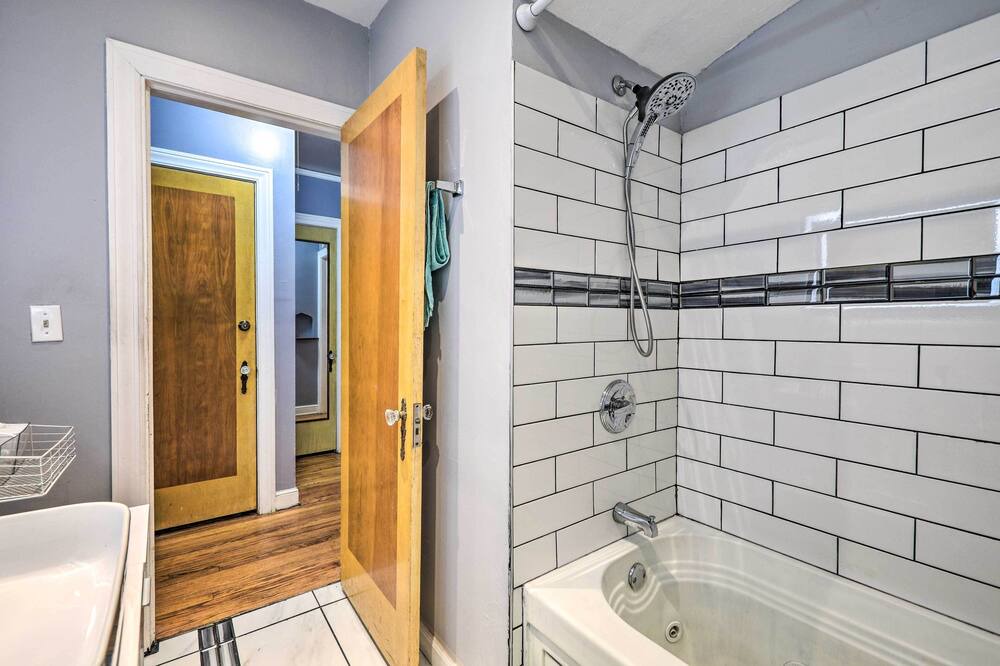 Photo of Bathroom in Roseland