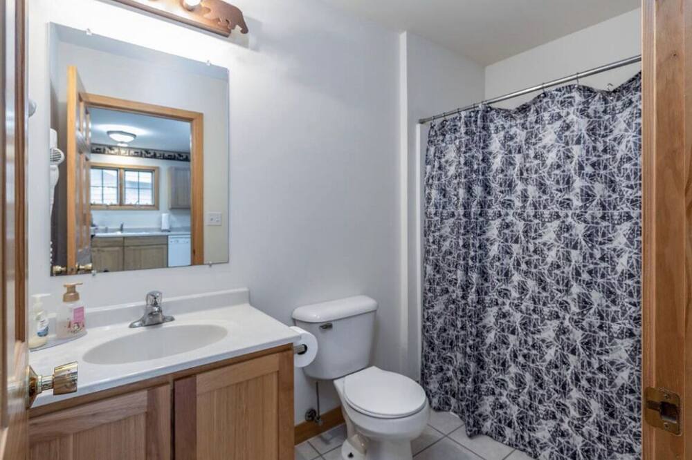 Photo of Bathroom in Oglesby