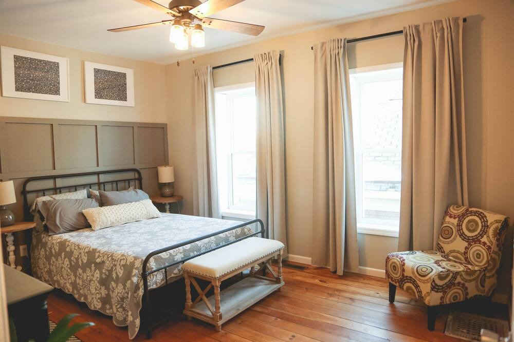 Photo of Bedroom in Quincy