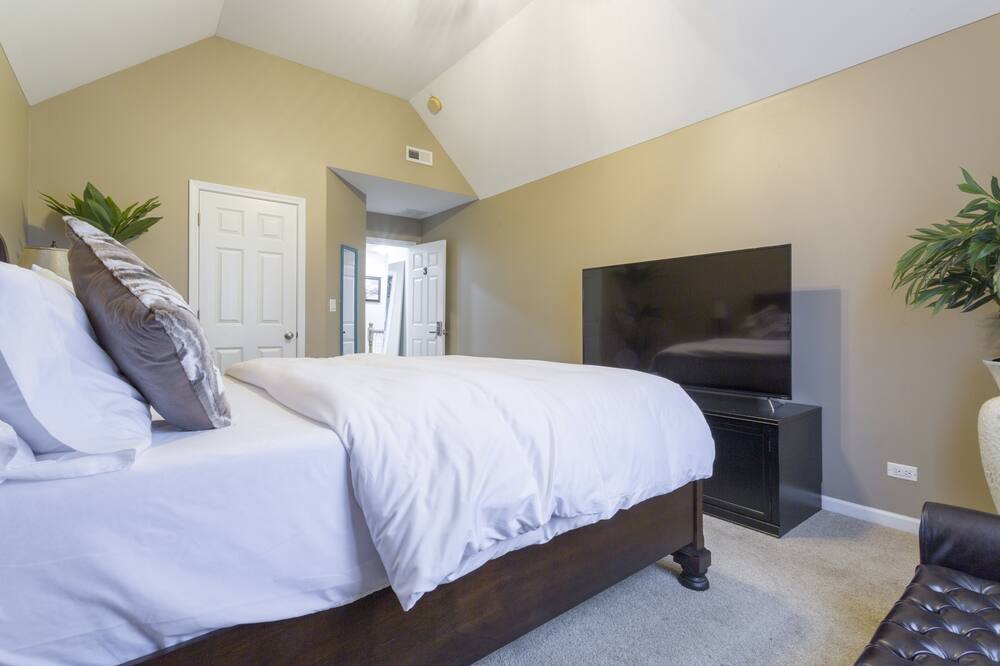 Photo of Bedroom in Bensenville