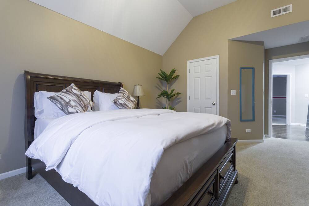 Photo of Bedroom in Bensenville