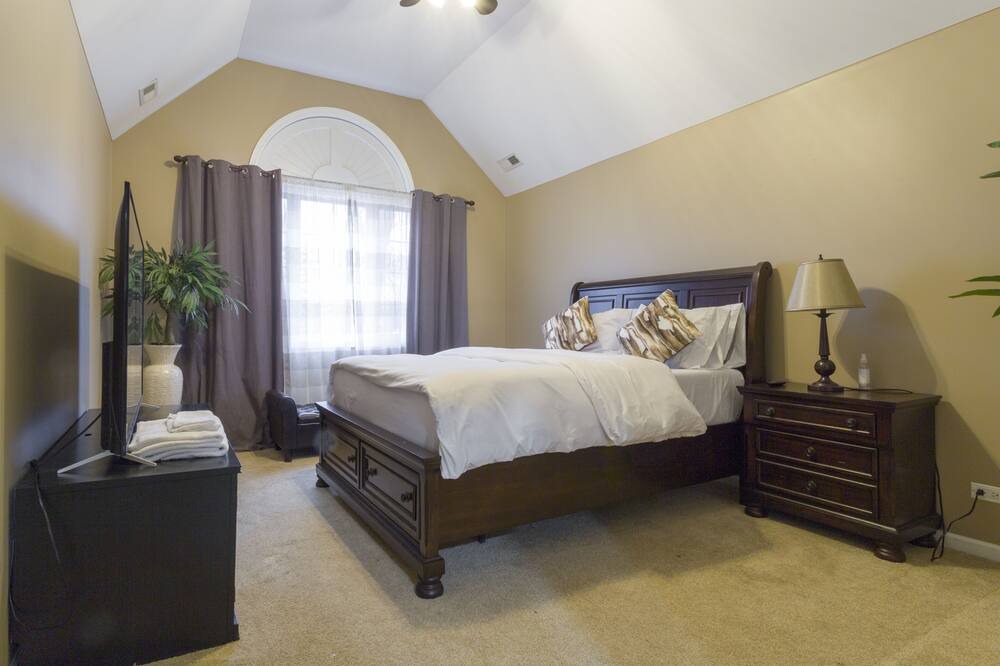 Photo of Bedroom in Bensenville