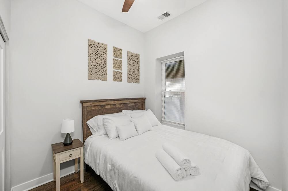 Photo of Bedroom in Lower West Side
