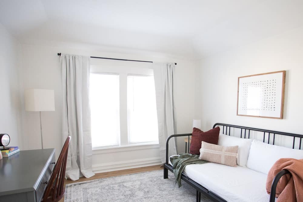 Photo of Bedroom in Irving Park East