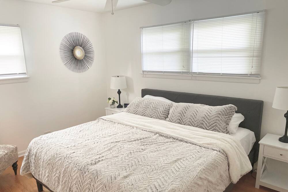 Photo of Bedroom in Mundelein