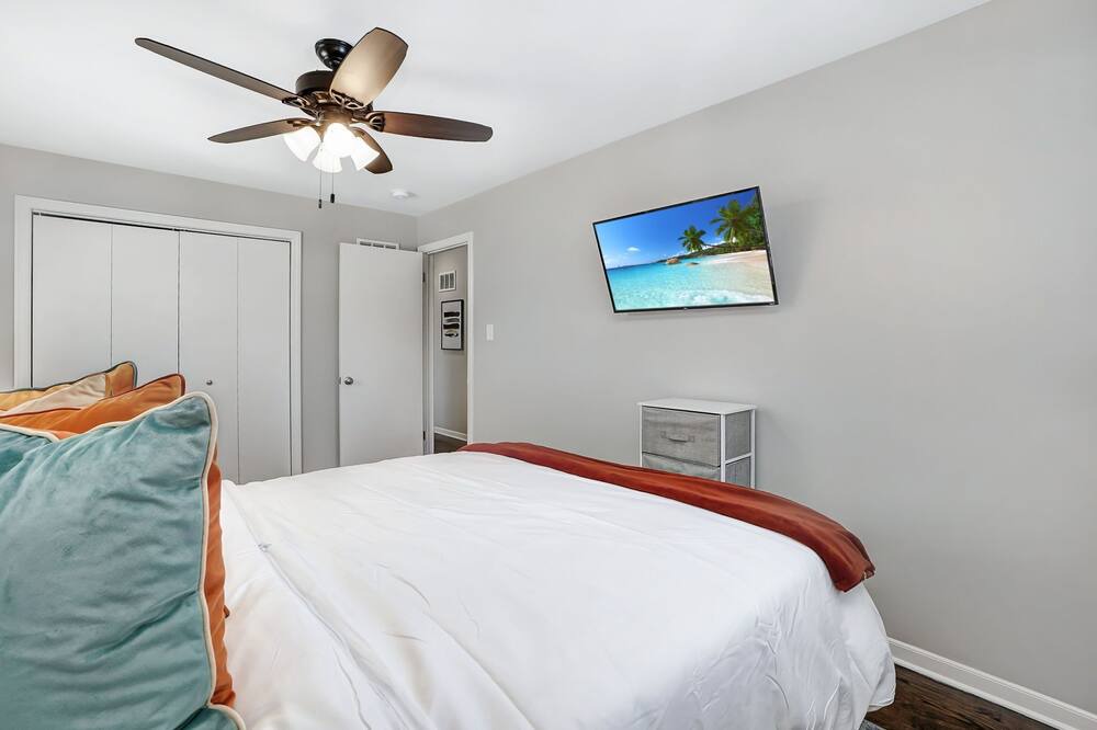 Photo of Bedroom in Homewood