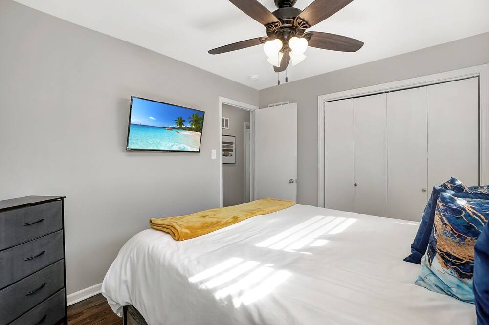 Photo of Bedroom in Homewood
