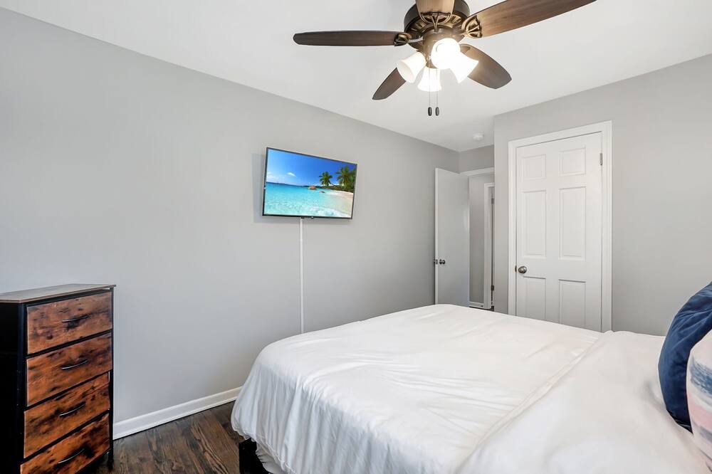 Photo of Bedroom in Homewood
