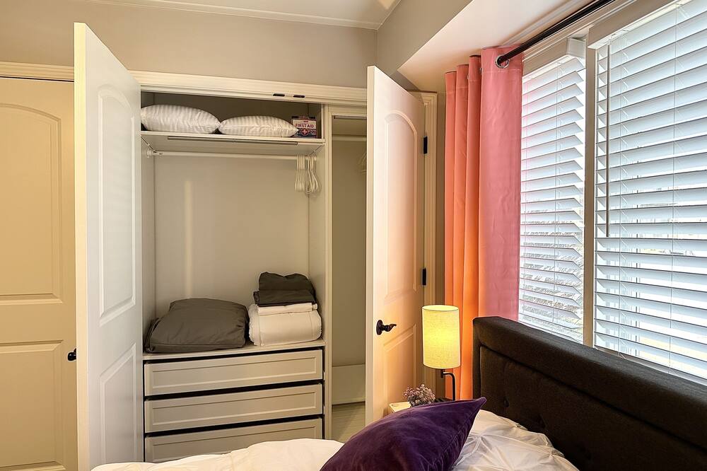 Photo of Bedroom in Hickory Hills