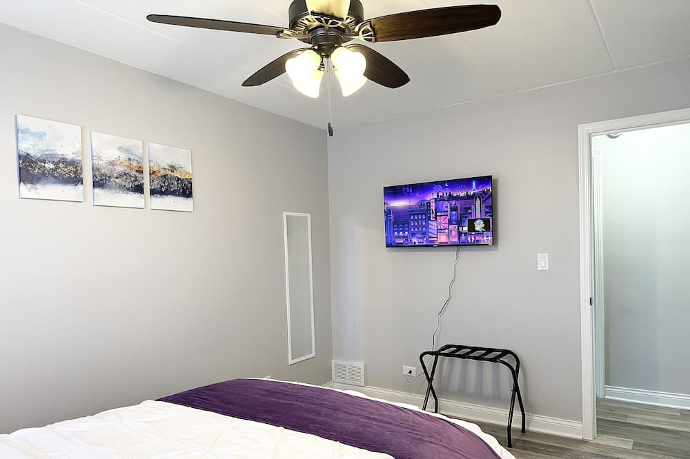 Photo of Bedroom in Hickory Hills