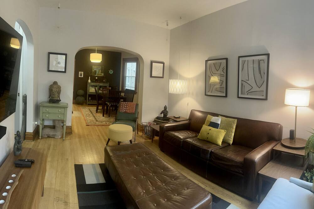 Photo of Livingroom in North Center