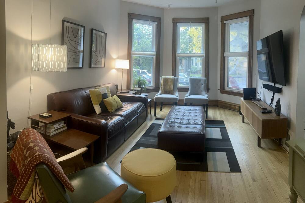 Photo of Livingroom in North Center