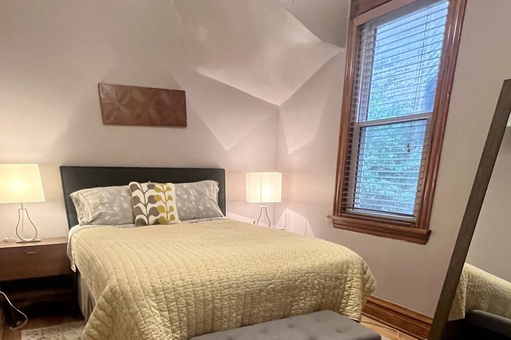 Photo of Bedroom in North Center
