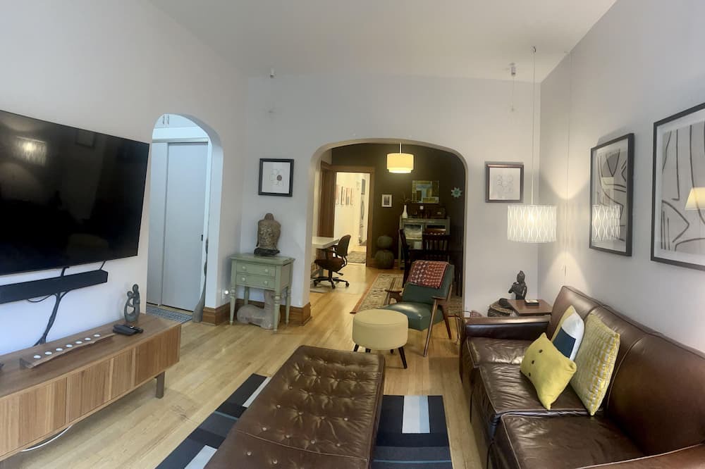 Photo of Livingroom in North Center