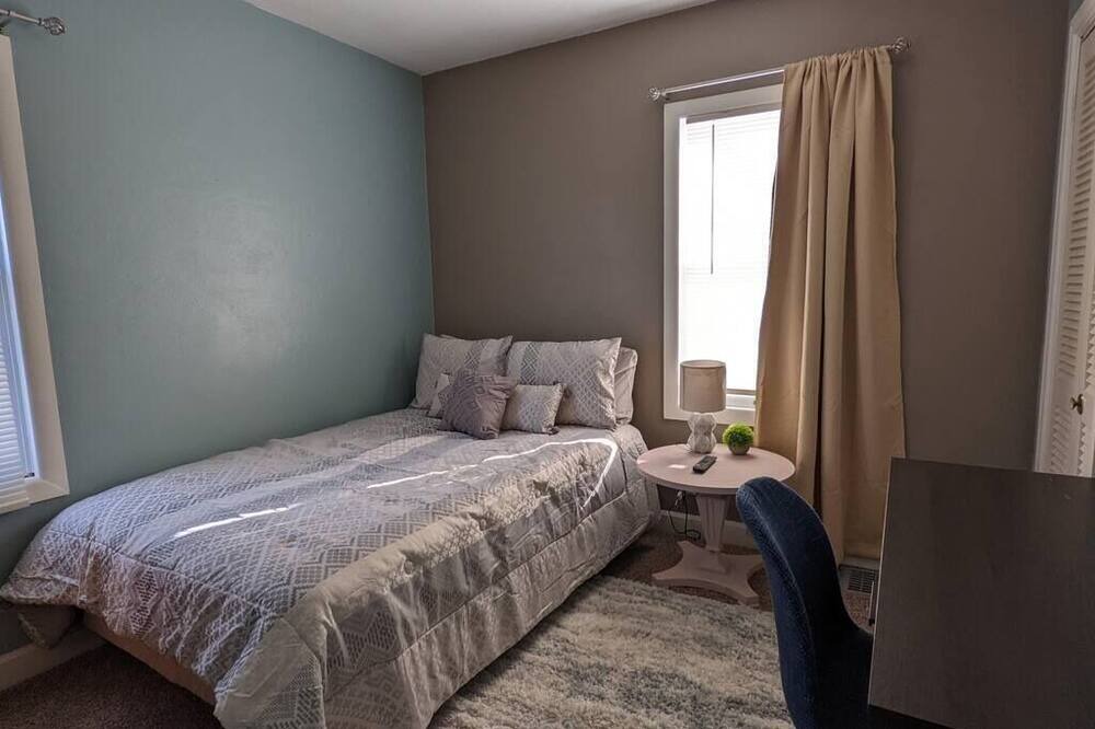 Photo of Bedroom in Rock Island