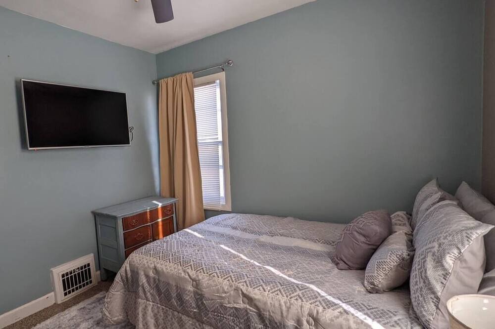 Photo of Bedroom in Rock Island
