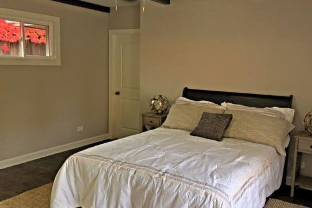 Photo of Bedroom in Lake Bluff