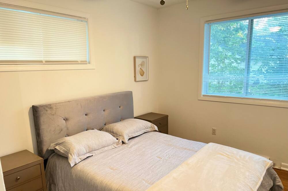 Photo of Bedroom in Urbana