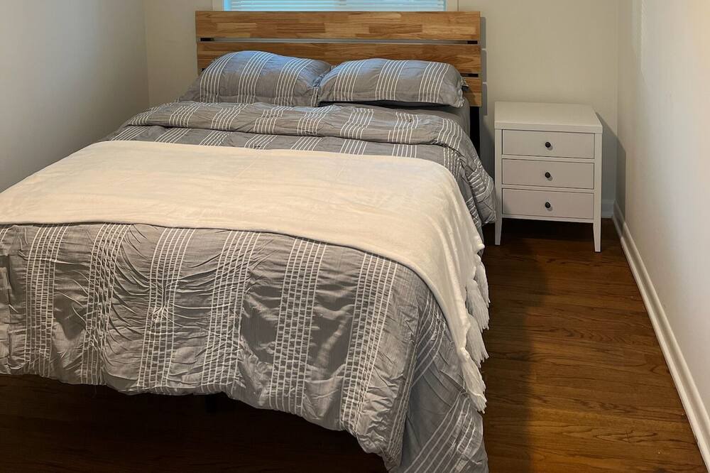 Photo of Bedroom in Urbana