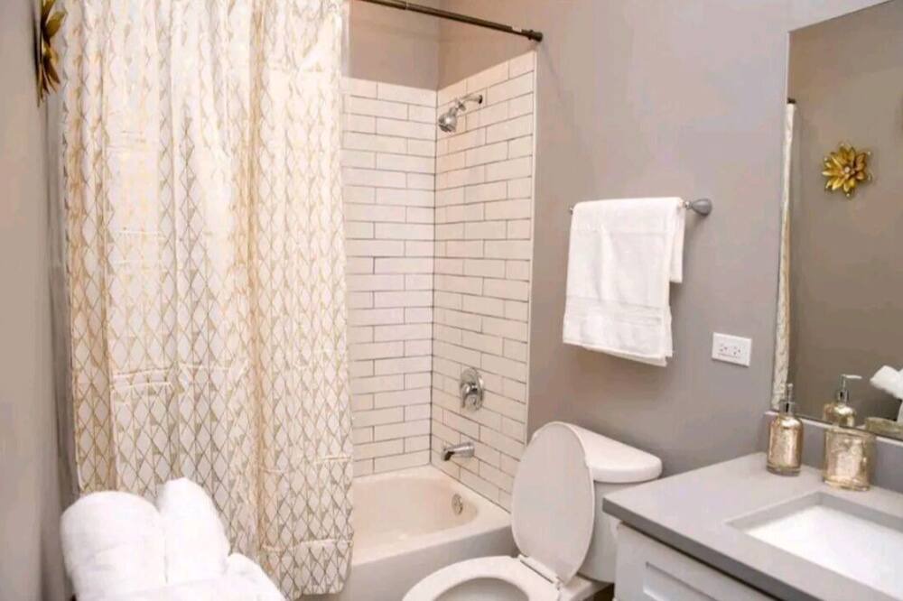 Photo of Bathroom in Grand Boulevard