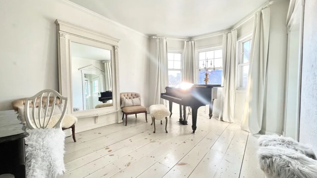 Photo of Livingroom in Lakeview