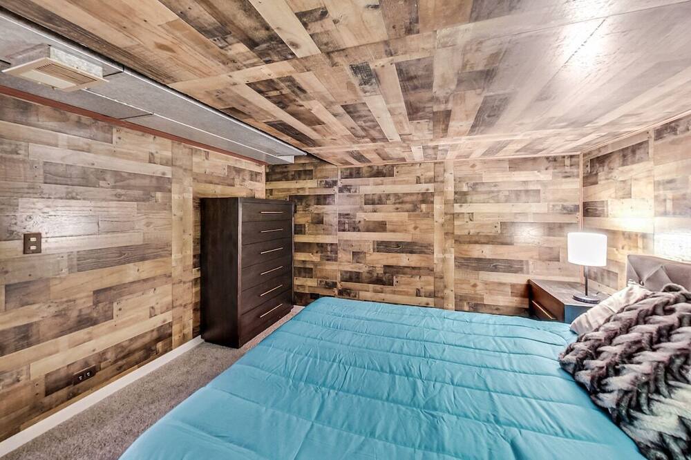 Photo of Bedroom in Addison