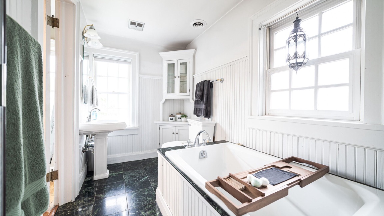 Photo of Bathroom in Algonquin