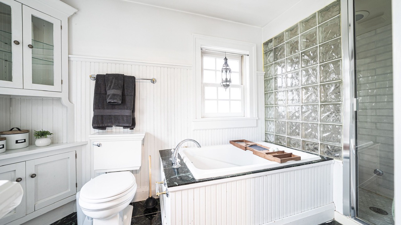 Photo of Bathroom in Algonquin