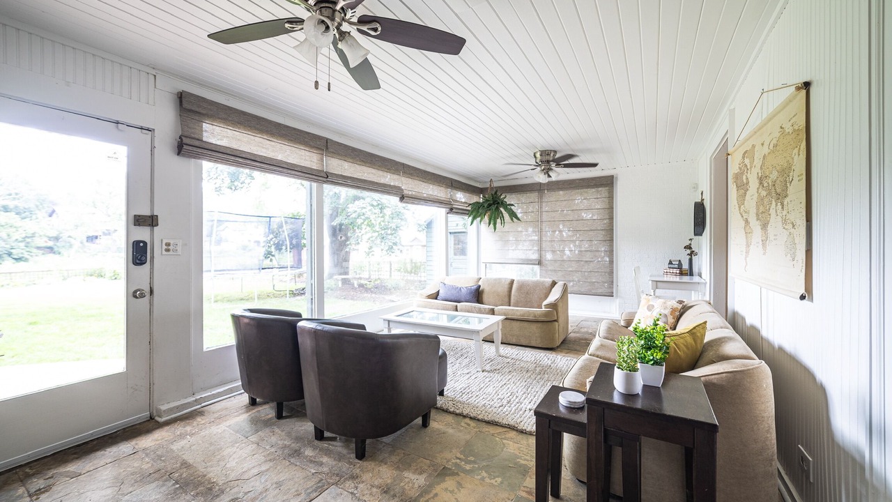 Photo of Livingroom in Algonquin