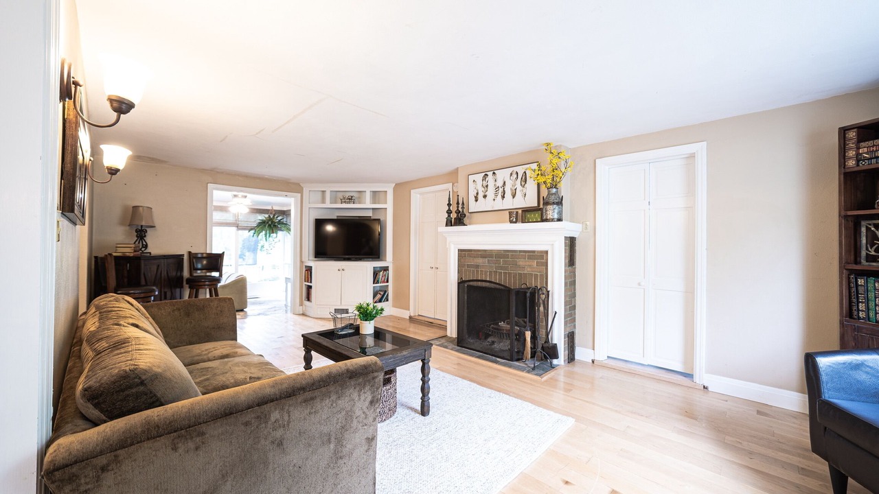 Photo of Livingroom in Algonquin