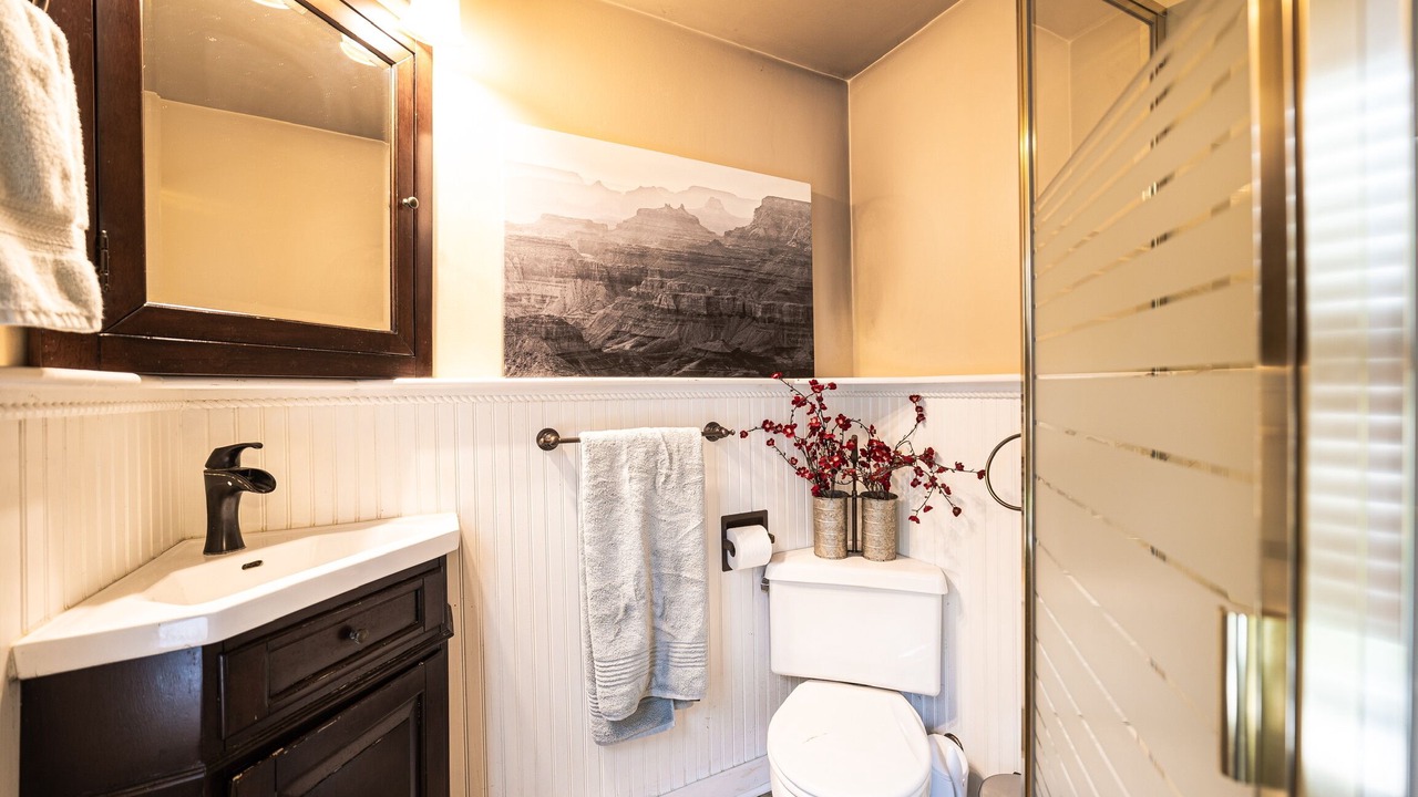 Photo of Bathroom in Algonquin