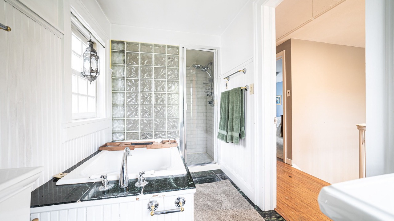 Photo of Bathroom in Algonquin