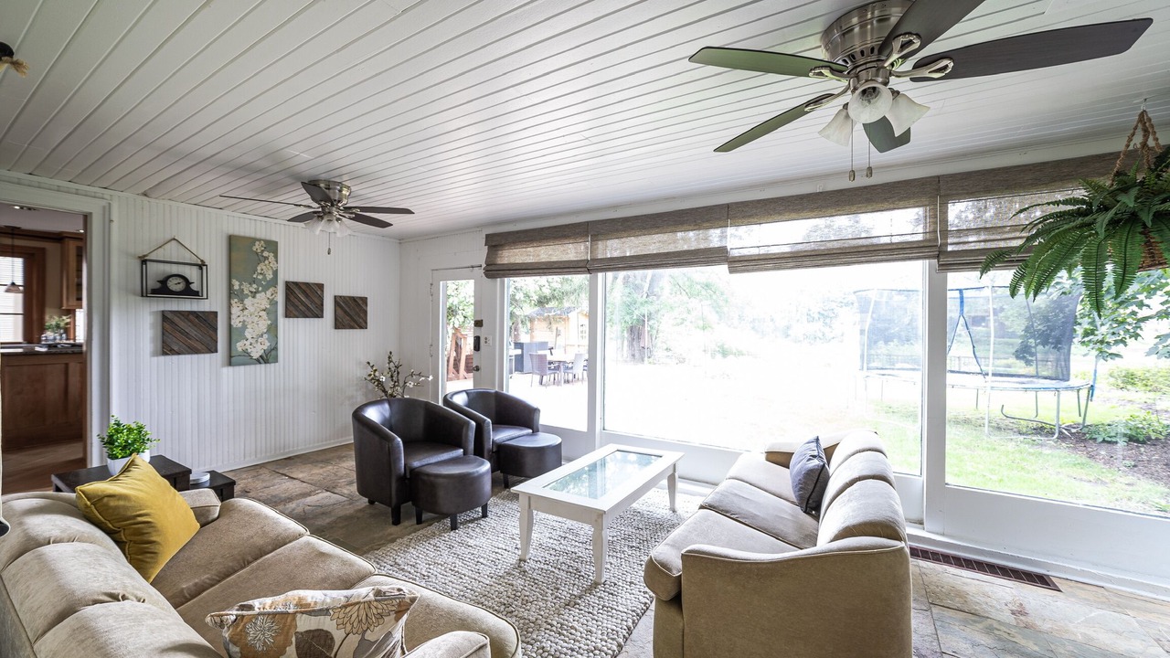Photo of Livingroom in Algonquin