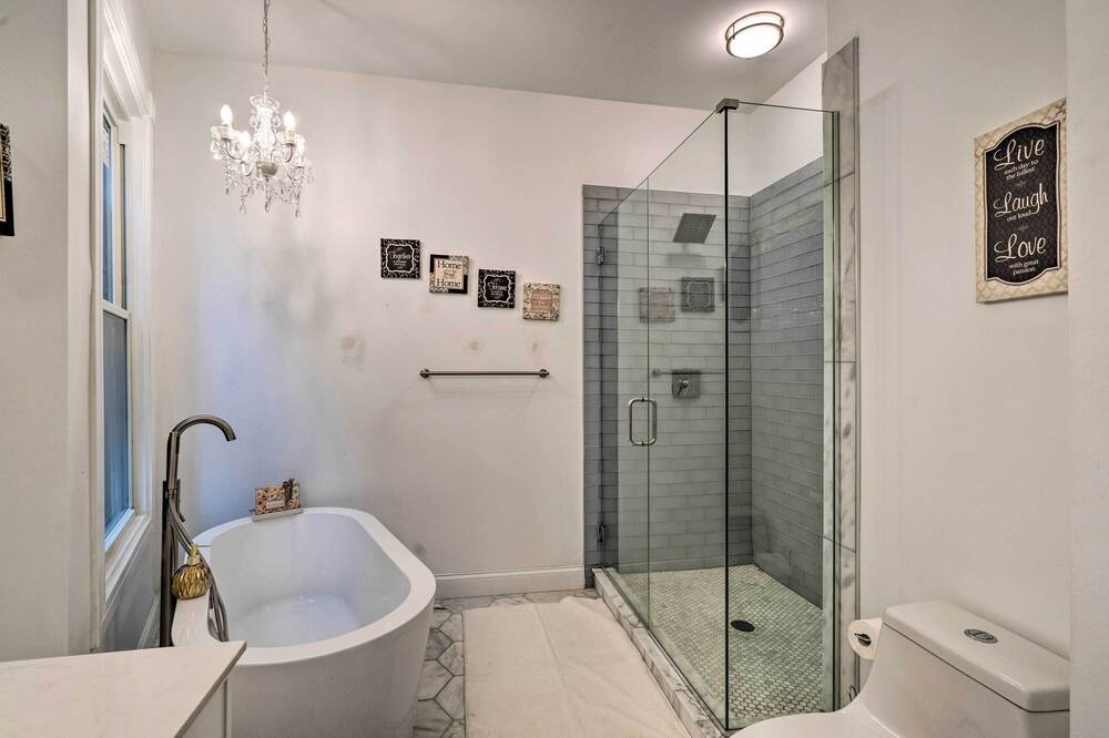Photo of Bathroom in Grand Boulevard