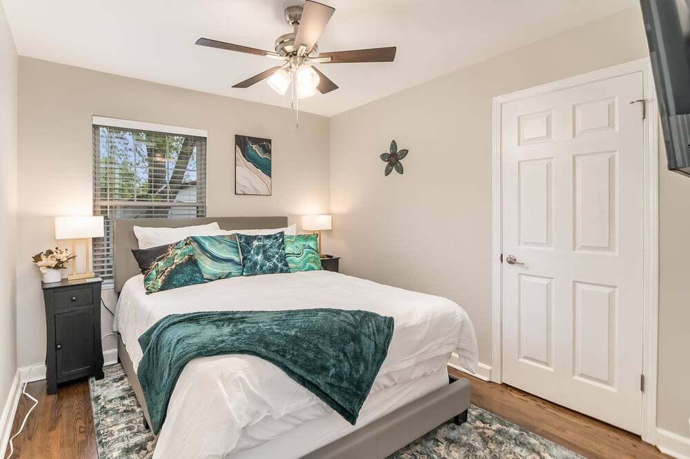 Photo of Bedroom in Elgin