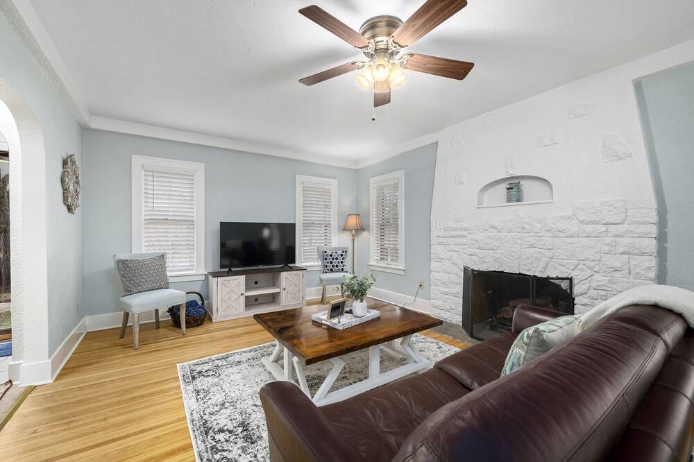 Photo of Livingroom in Aurora