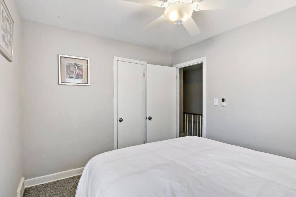 Photo of Bedroom in Lake Bluff
