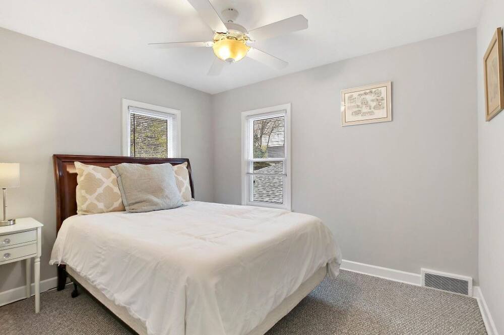 Photo of Bedroom in Lake Bluff