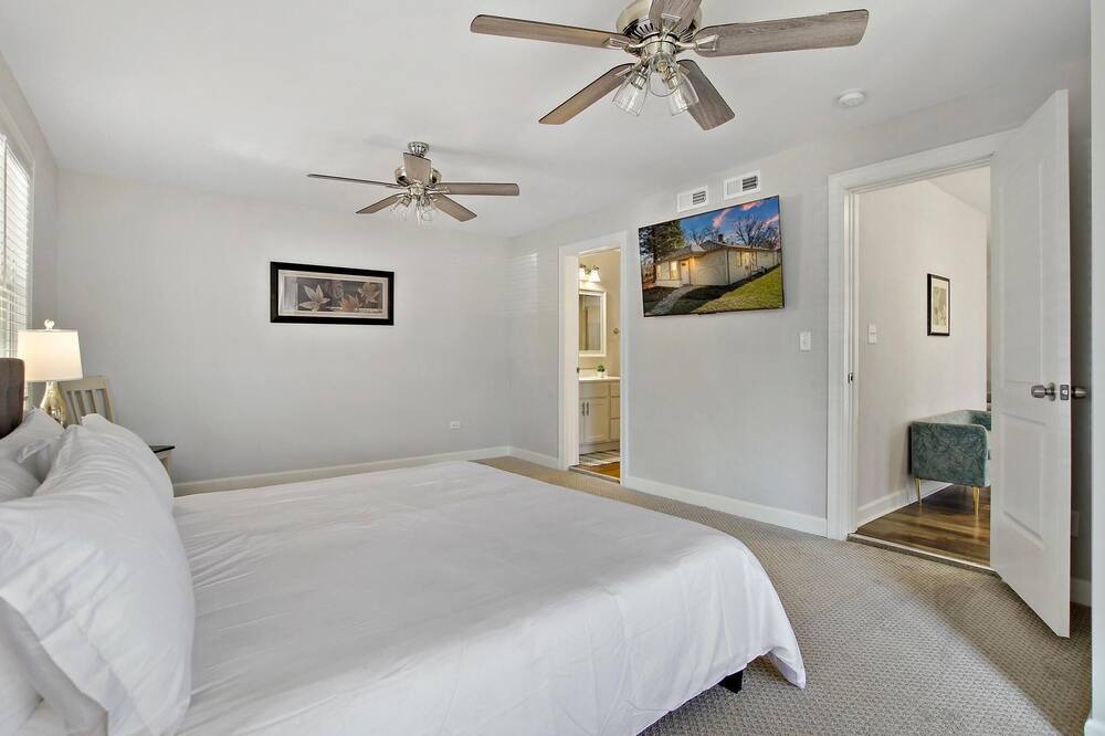 Photo of Bedroom in Lake Bluff
