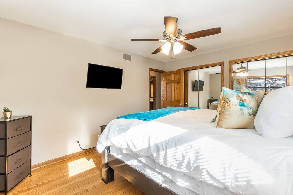 Photo of Bedroom in Itasca