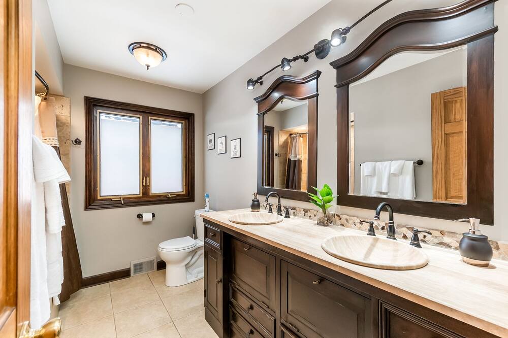 Photo of Bathroom in Itasca