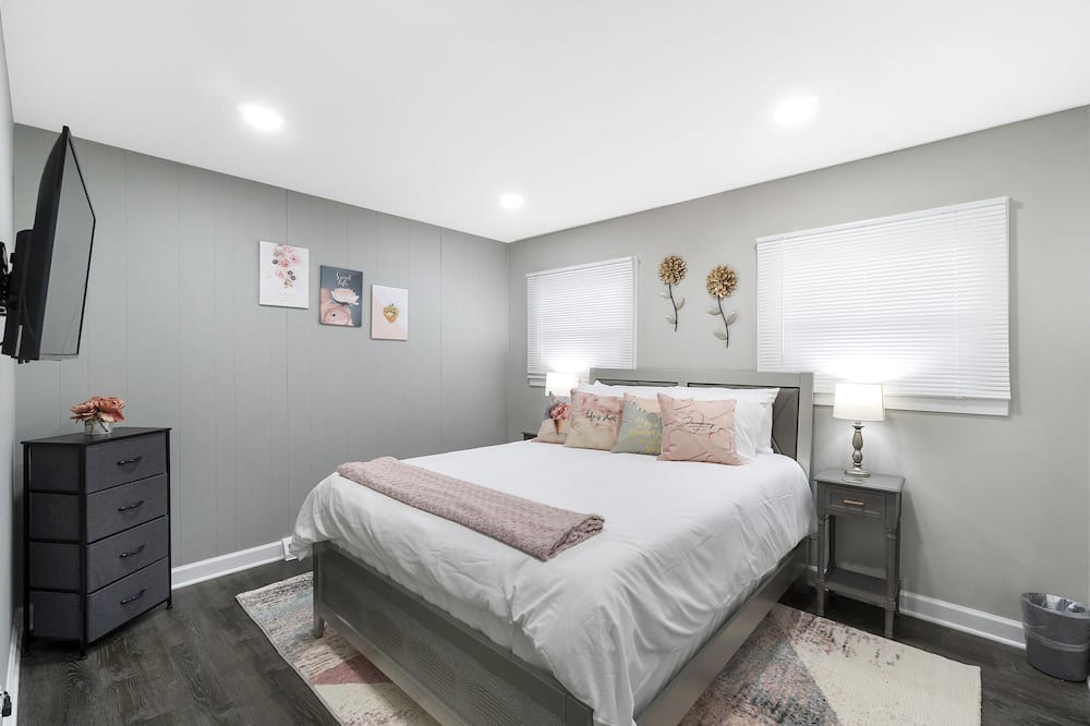 Photo of Bedroom in Elk Grove Village