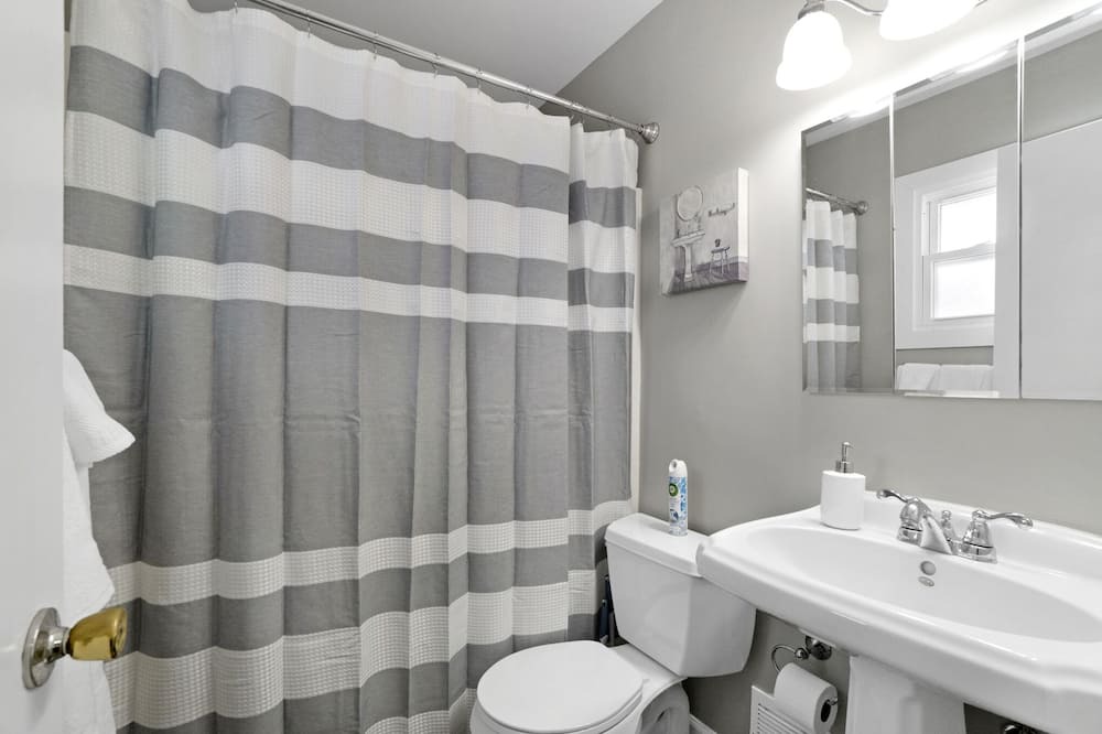 Photo of Bathroom in Elk Grove Village