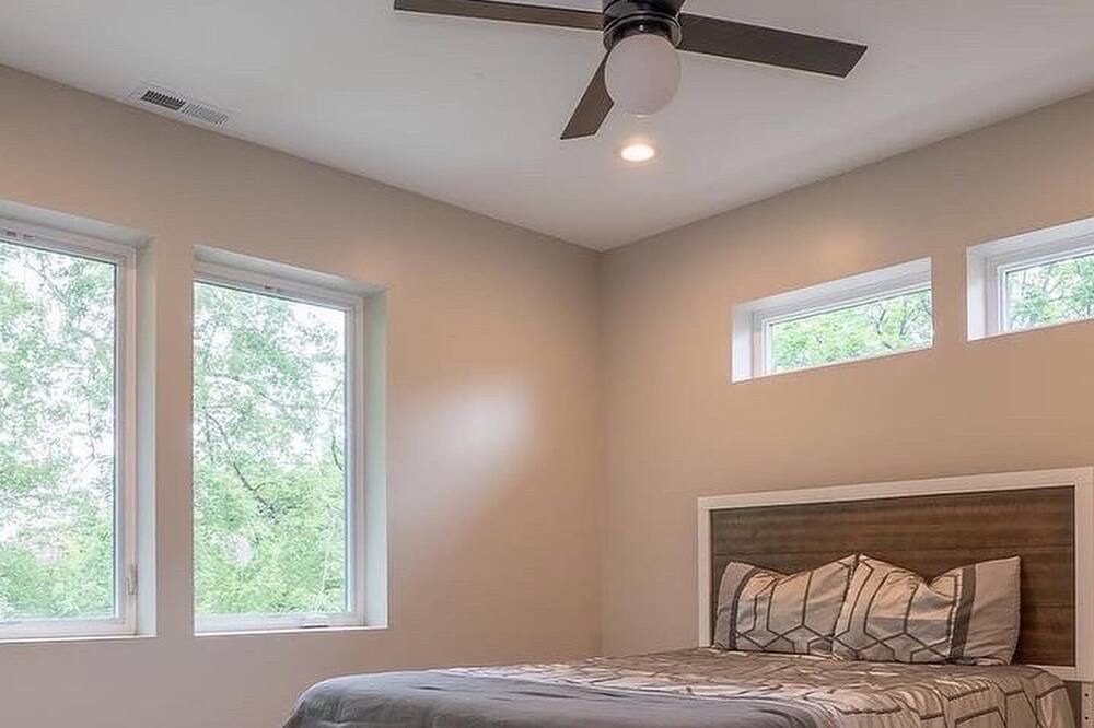 Photo of Bedroom in Woodlawn