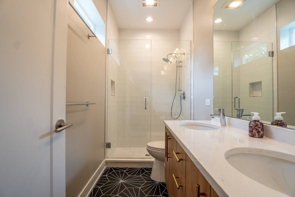 Photo of Bathroom in Woodlawn