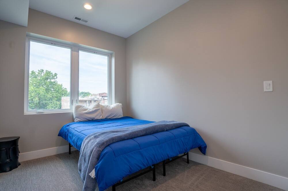 Photo of Bedroom in Woodlawn