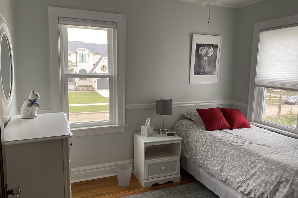 Photo of Bedroom in Western Springs