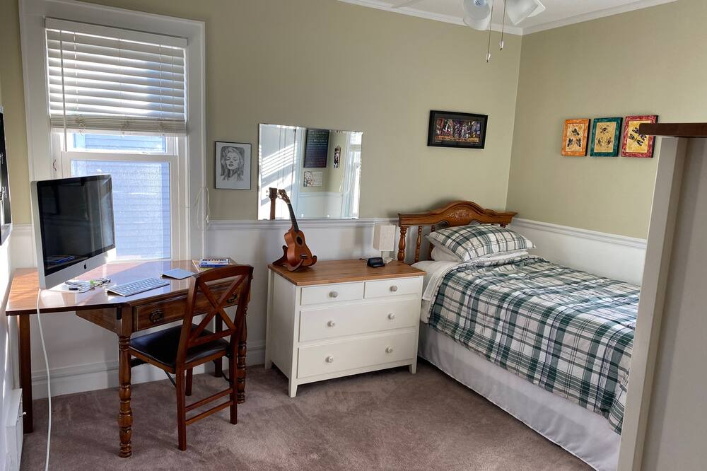 Photo of Bedroom in Western Springs