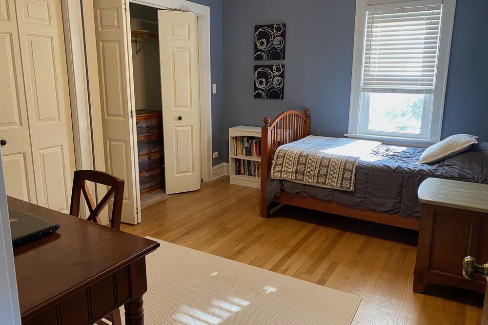 Photo of Bedroom in Western Springs