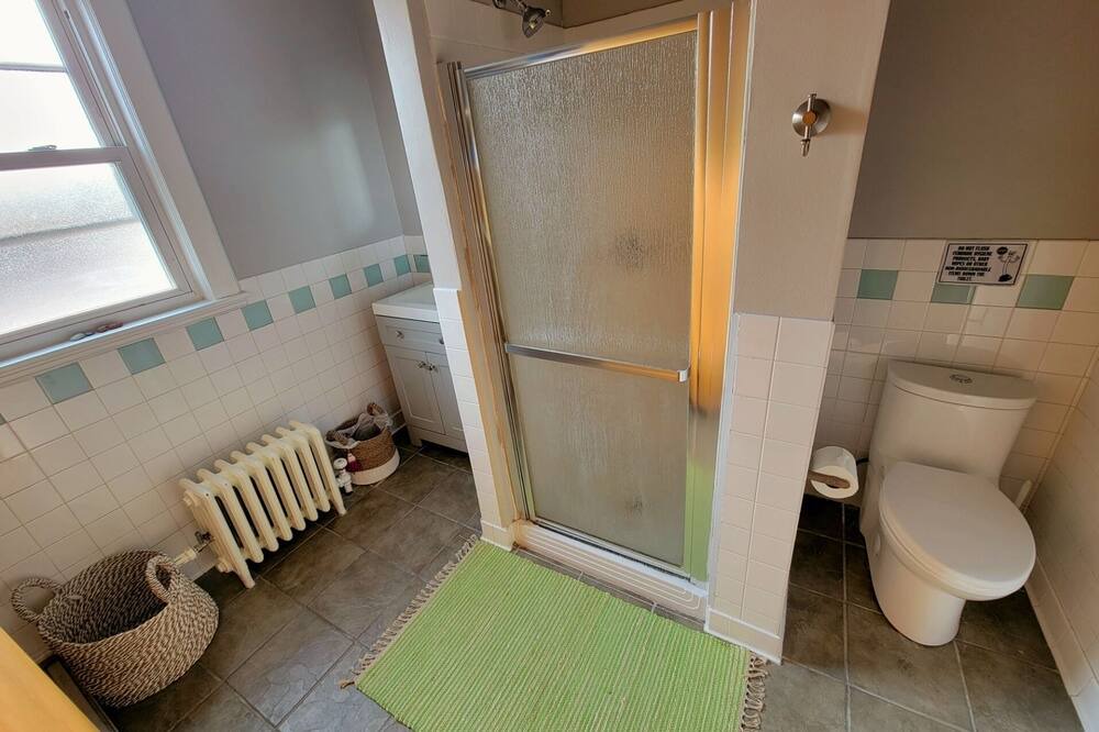 Photo of Bathroom in Lyons